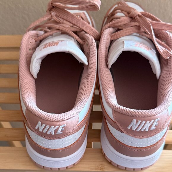 Nike Dunk Low Women's 10 - Picture 2 of 4
